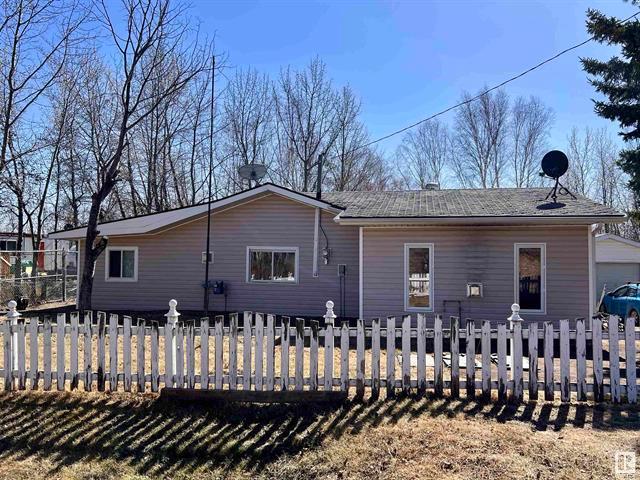 Photo of Cozy Bungalow on Half Acre at Sandy Beach Estates - County of Two Hills