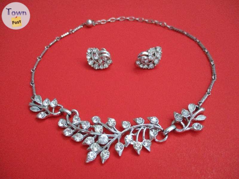 Photo of QUALITY VINTAGE ~ “CORO” ~ RHINESTONE NECKLACE & EARRINGS