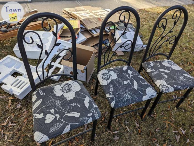 Photo of 4 chairs and glass table