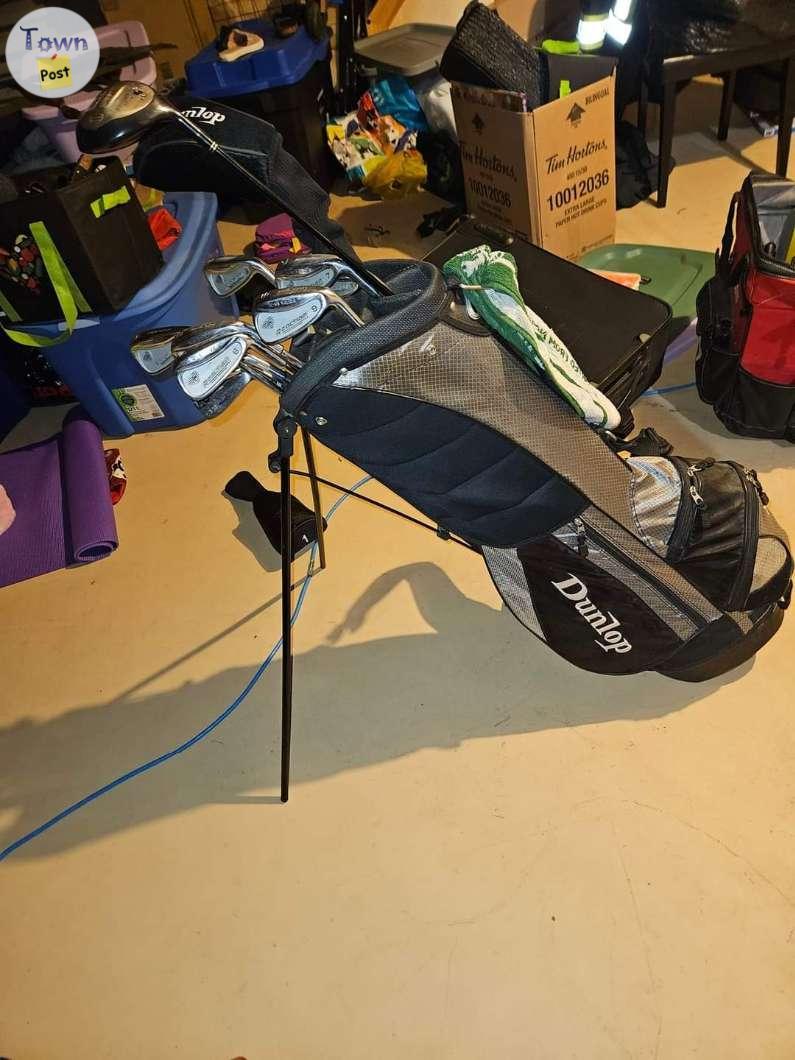 Photo of Dunlop clubs and bag