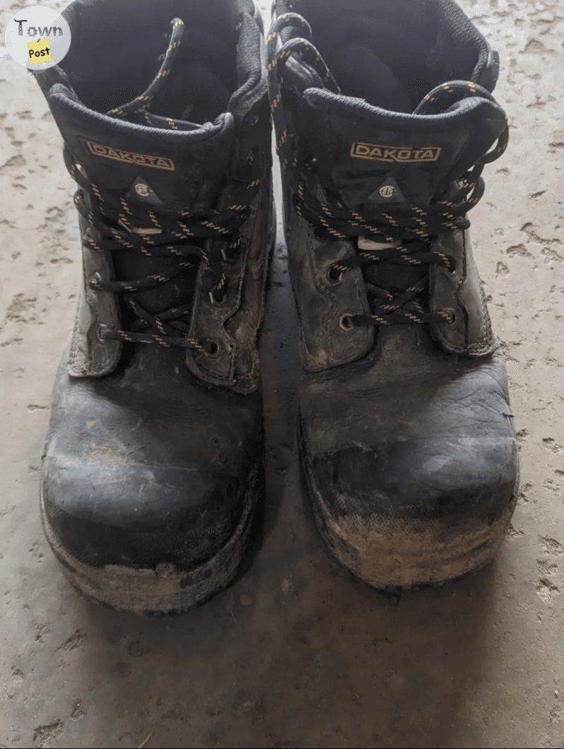 Photo of Men's Size 10 Work Boots 