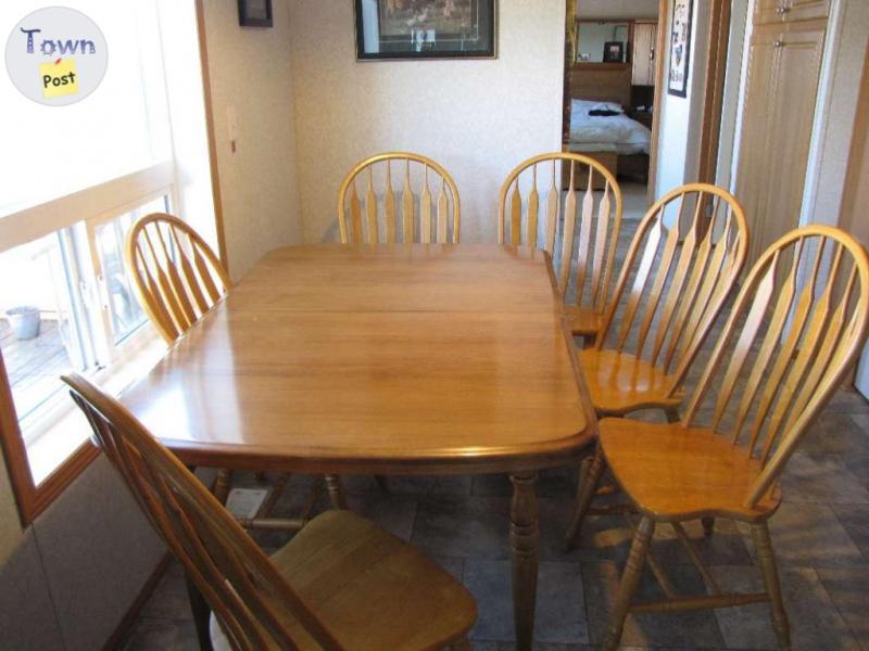 Photo of table c/w 6 chairs 