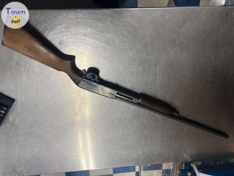 Photo of STEVENS SAVAGE MODEL 820B 12 GAUGE SHOTGUN 