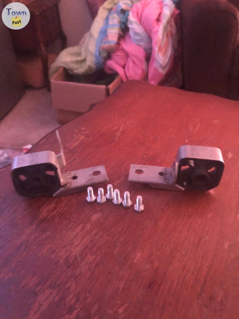 Photo of 05-09 ford mustang duel exhaust hangers (brand new)