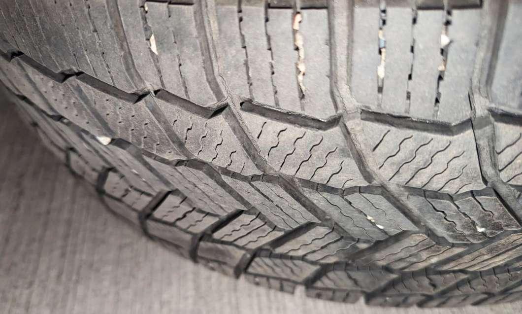 Photo of Michelin winter tires, 225/60/R17