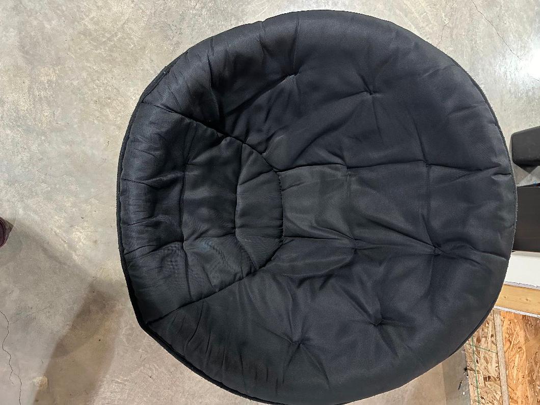 Photo of Foldable black circle chair 